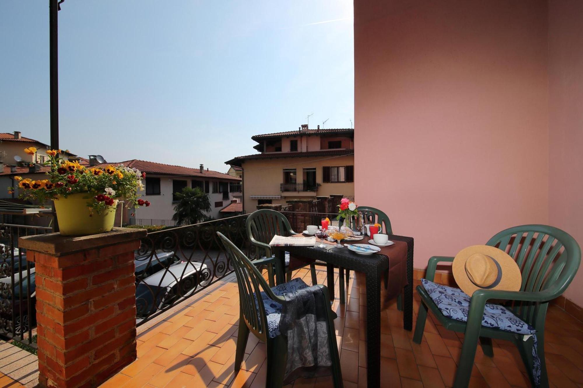 Petalo Bianco 100M From Lake - Happy Rentals Baveno Exterior foto